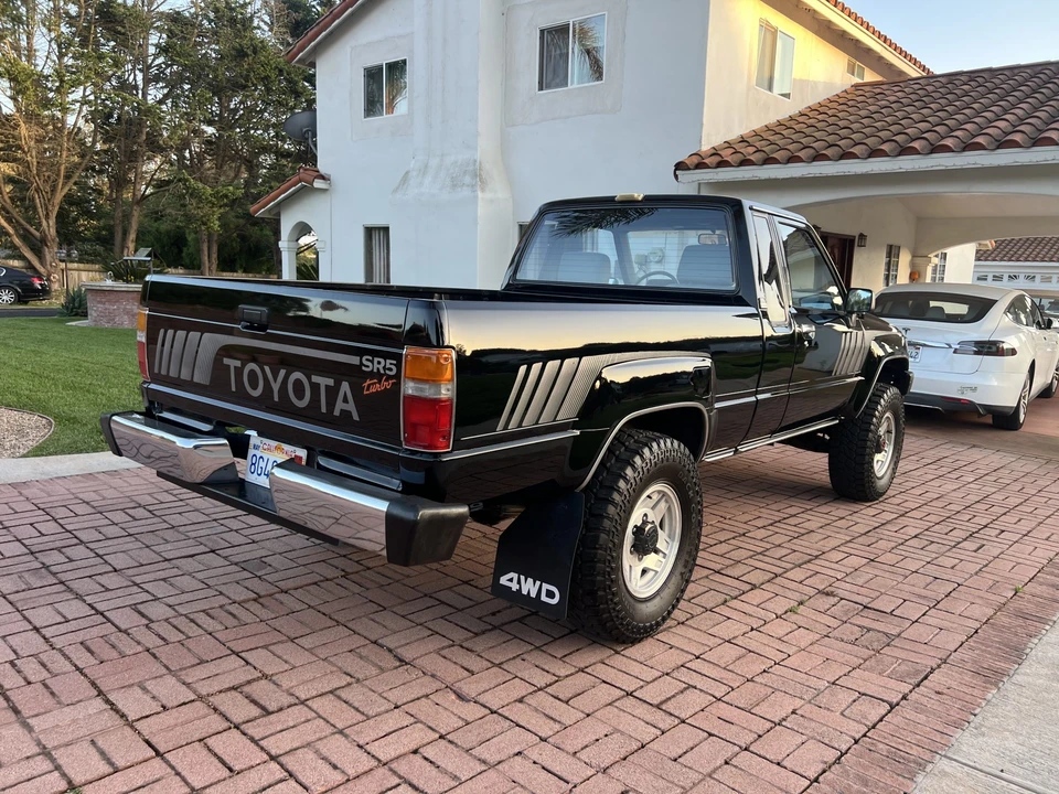 1987 Toyota Hilux 4th Gen - Image 7 of 31