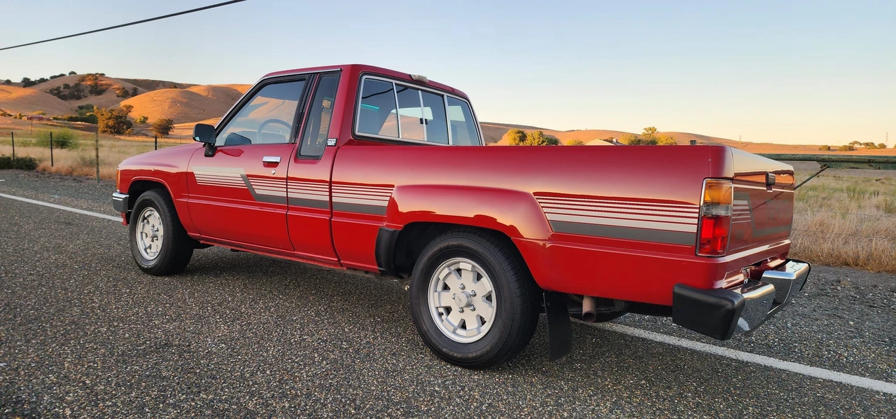 1987 Toyota Hilux 4th Gen - Image 10 of 31