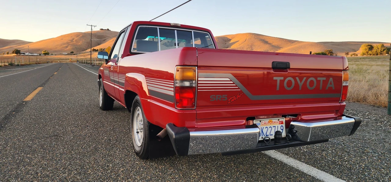 1987 Toyota Hilux 4th Gen - Image 12 of 31