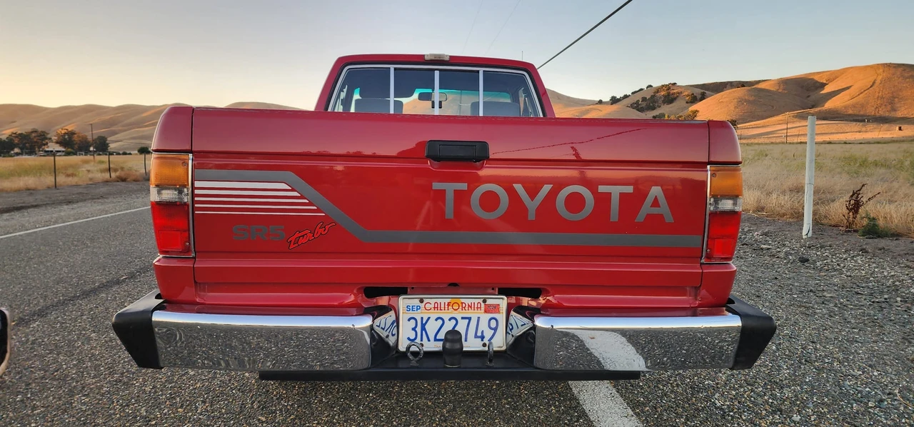 1987 Toyota Hilux 4th Gen - Image 13 of 31