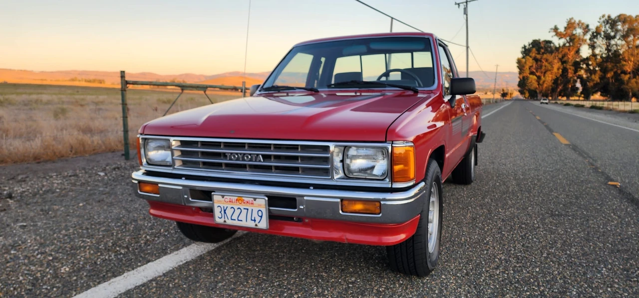1987 Toyota Hilux 4th Gen - Image 2 of 31