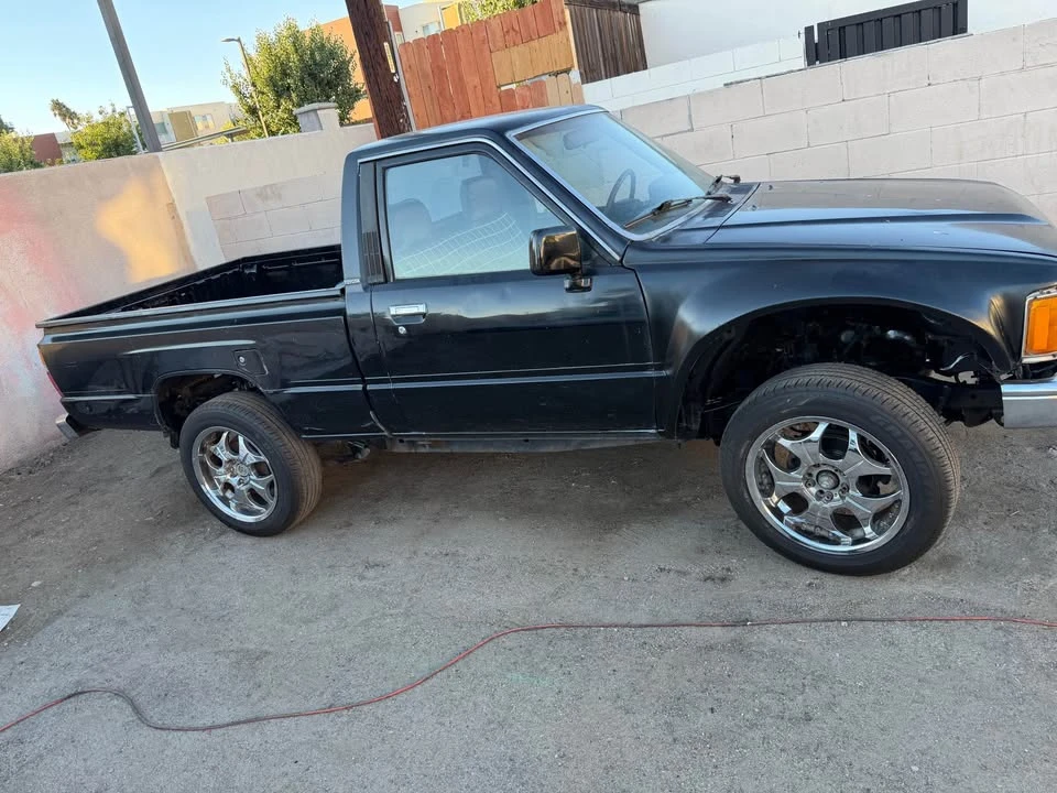 1987 Toyota Hilux - Image 8 of 9