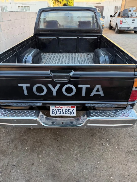 1987 Toyota Hilux - Image 9 of 9