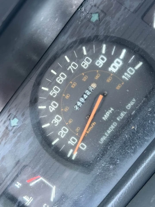 1987 Toyota Hilux - Image 3 of 9