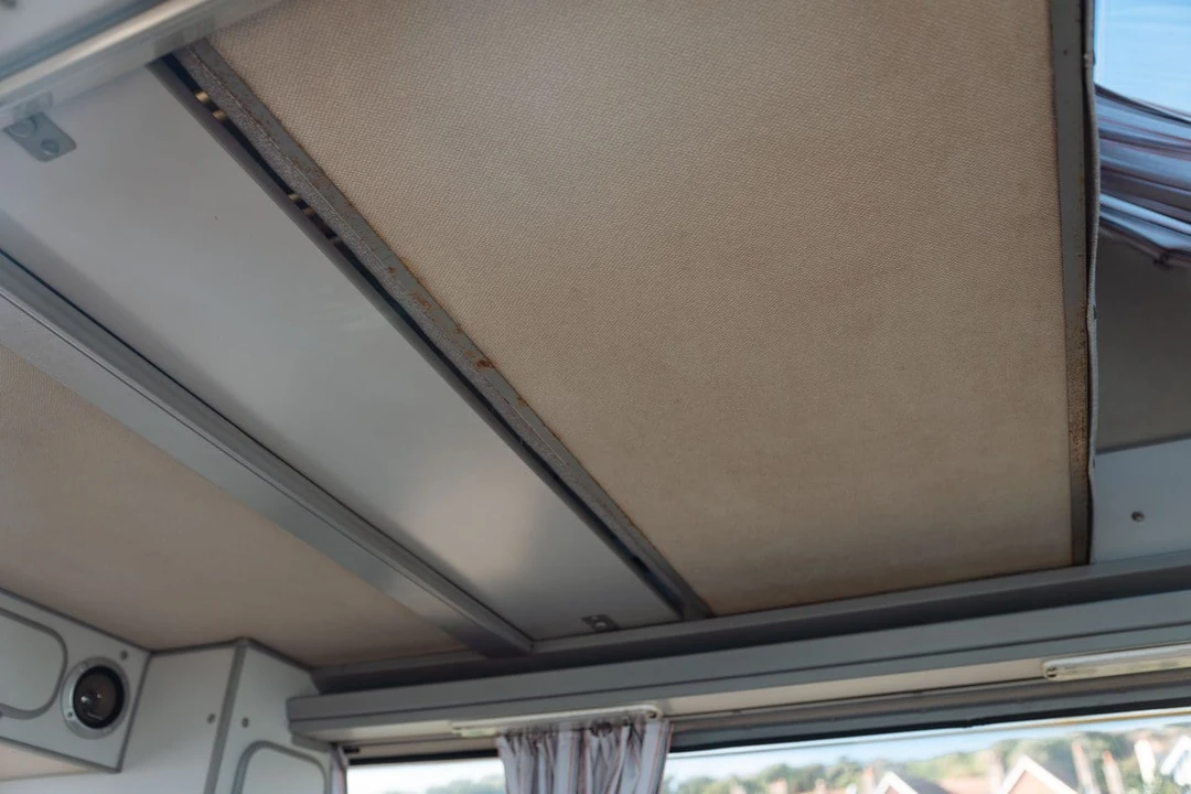 1987 Volkswagen Vanagon - Image 28 of 30