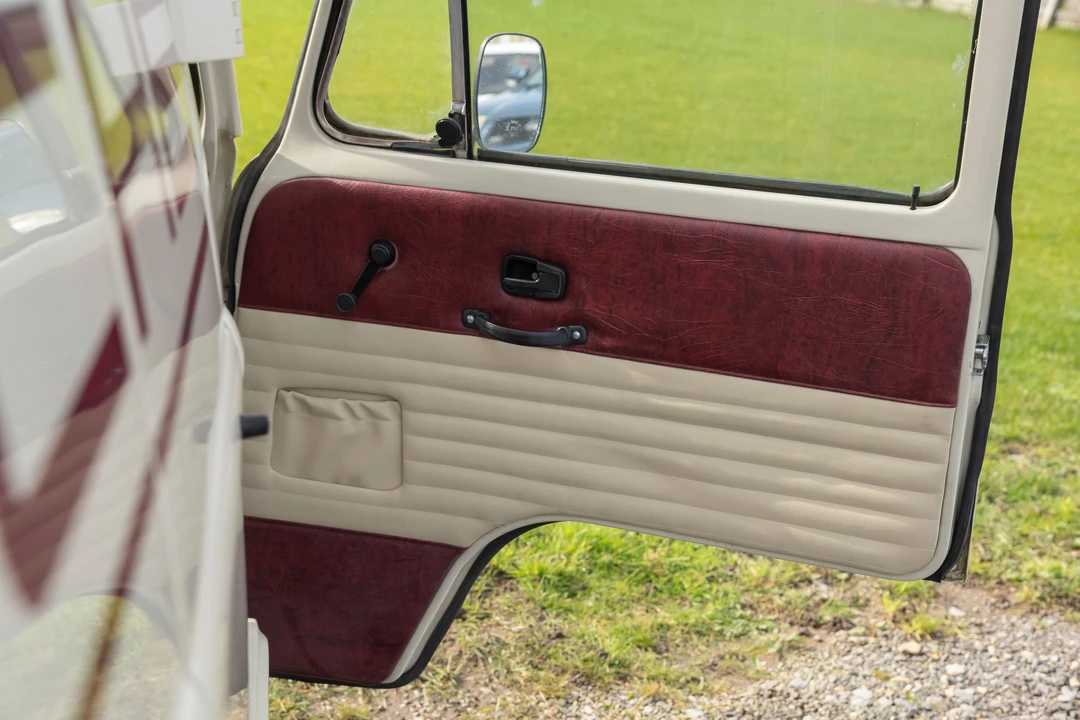 1987 Volkswagen Bay-Window Bus - Image 26 of 31