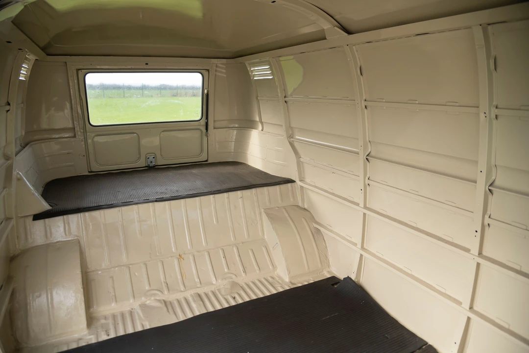 1987 Volkswagen Bay-Window Bus - Image 9 of 31