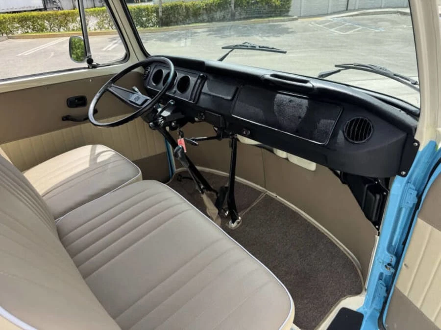 1987 Volkswagen Bay-Window Bus - Image 11 of 31