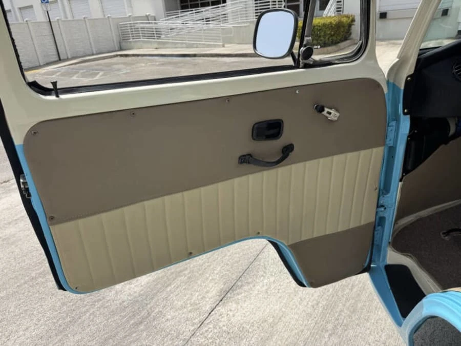 1987 Volkswagen Bay-Window Bus - Image 21 of 31