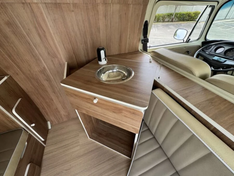 1987 Volkswagen Bay-Window Bus - Image 18 of 31