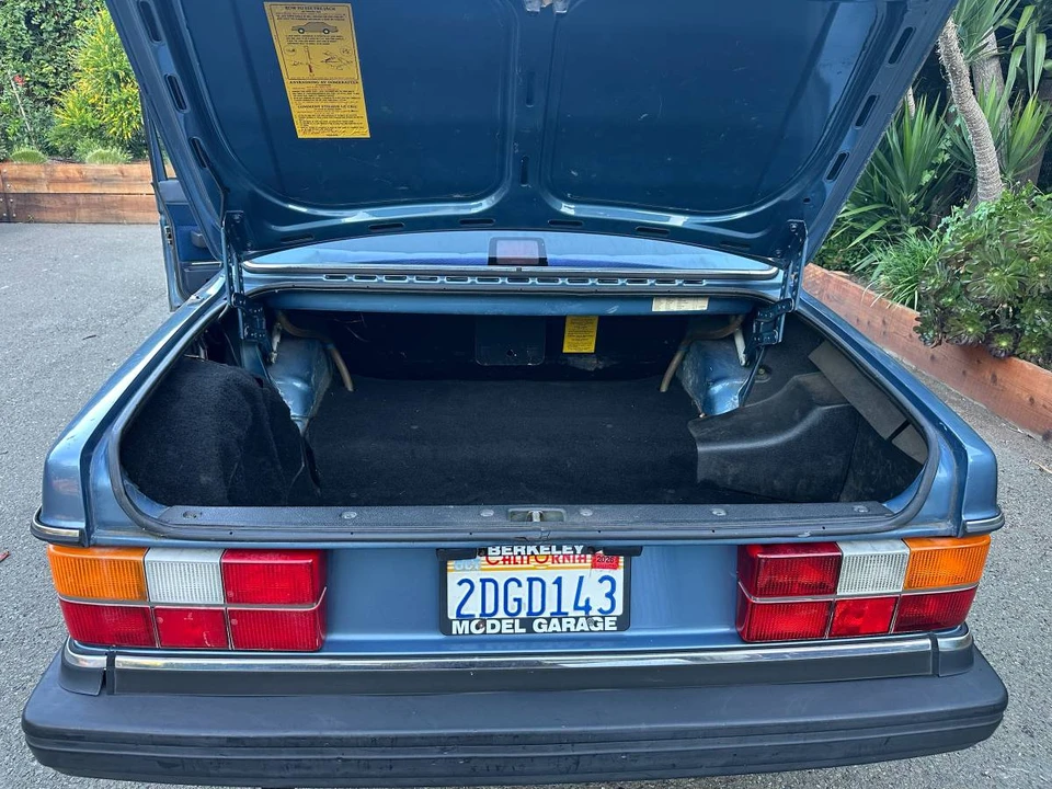 1987 Volvo 244 - Image 10 of 10