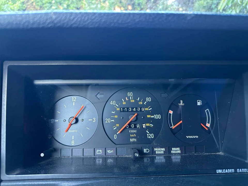 1987 Volvo 244 - Image 9 of 10
