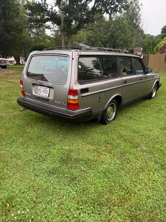 1987 Volvo 245 - Image 5 of 31