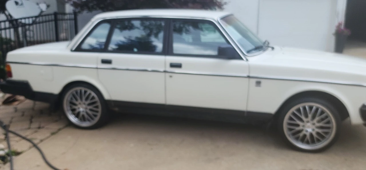 1987 Volvo 244 - Image 5 of 15