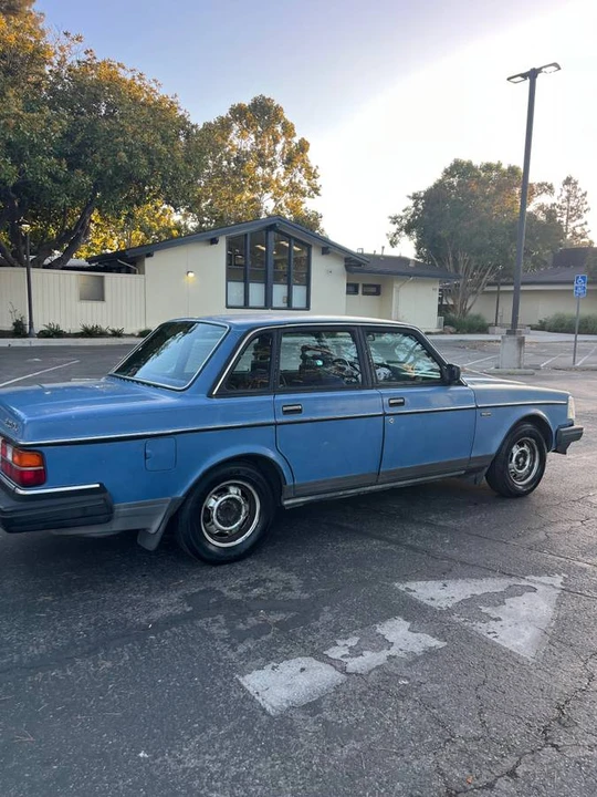 1987 Volvo 244 - Image 8 of 17