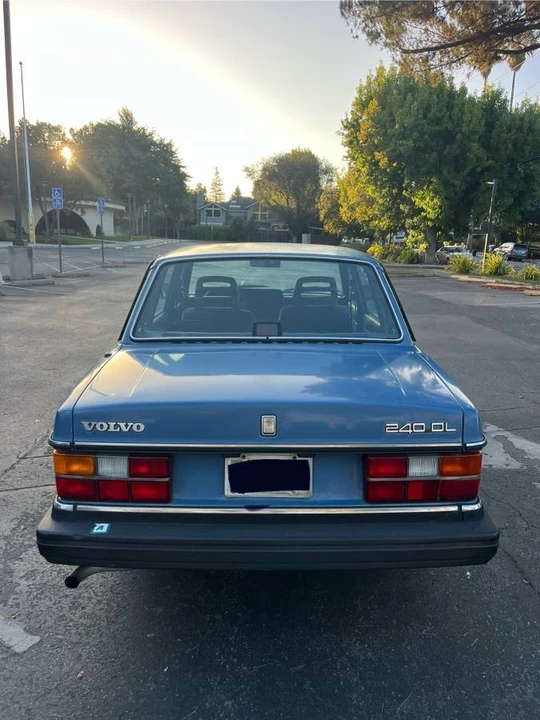 1987 Volvo 244 - Image 6 of 17