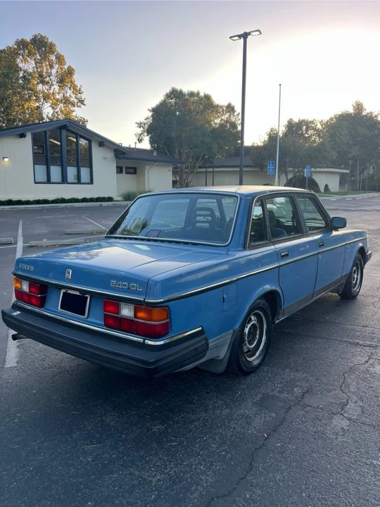 1987 Volvo 244 - Image 7 of 17