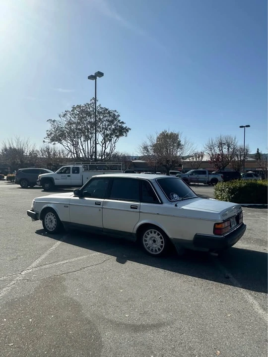 1987 Volvo 244 - Image 5 of 5