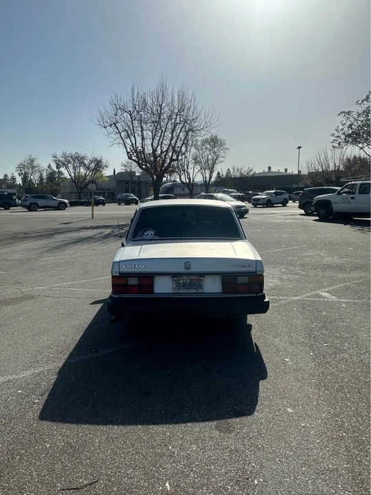 1987 Volvo 244 - Image 2 of 5