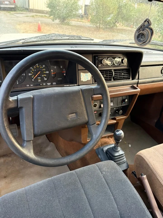 1987 Volvo 244 - Image 17 of 19