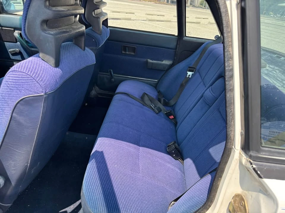 1987 Volvo 244 - Image 5 of 5