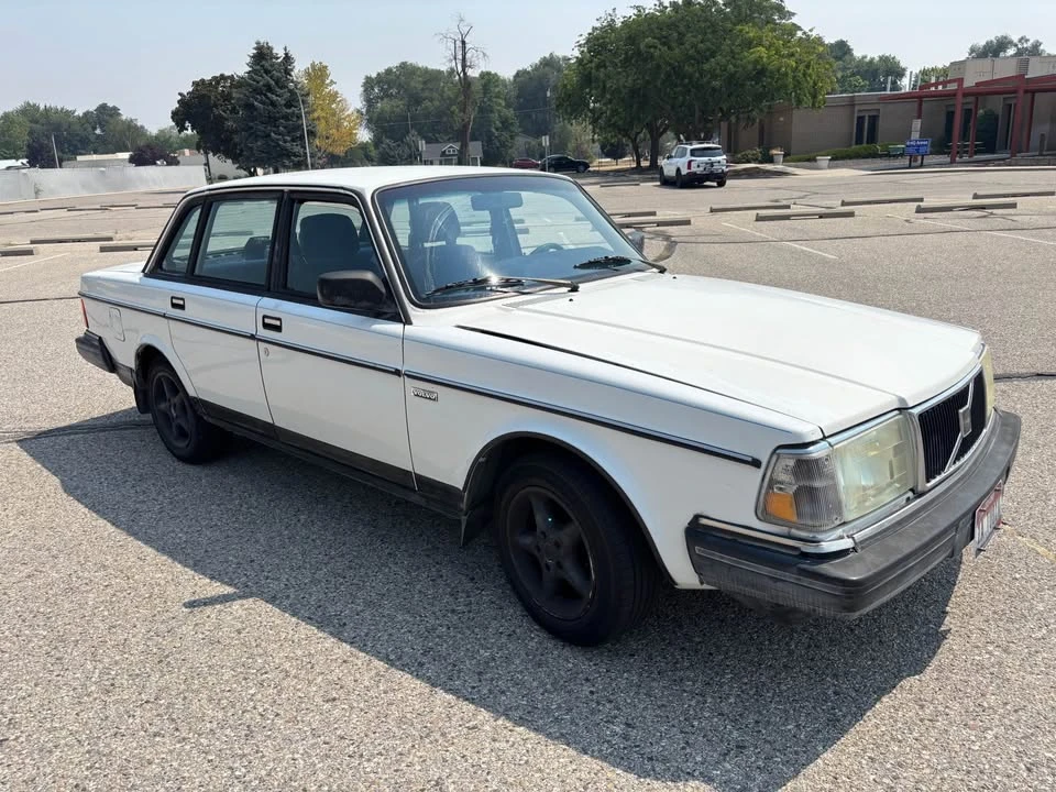 1987 Volvo 244 - Image 2 of 5