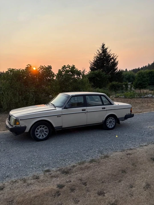 1987 Volvo 244 - Image 5 of 19