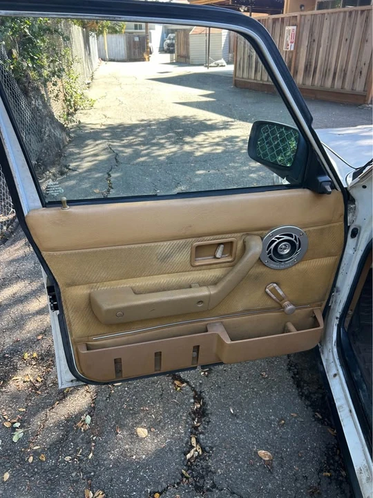 1987 Volvo 245 - Image 10 of 11