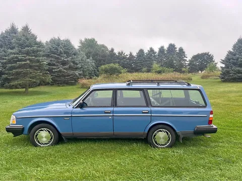 1987 Volvo 240 Wagon 4D