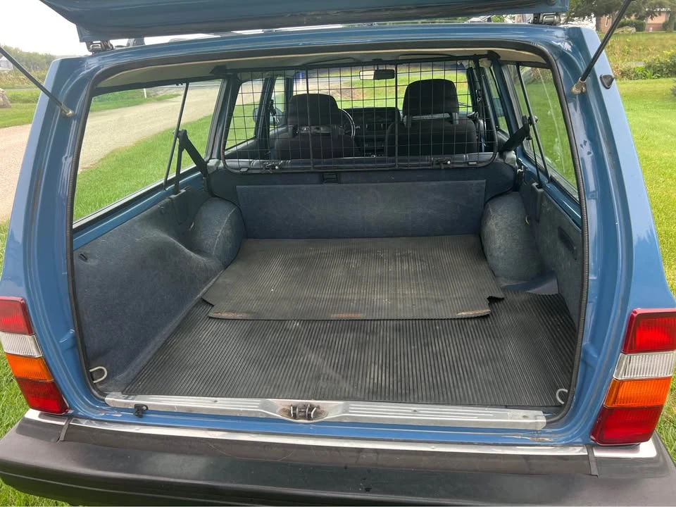 1987 Volvo 245 - Image 8 of 8