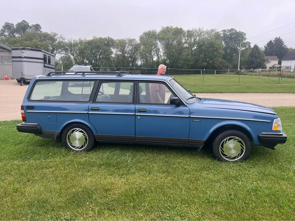 1987 Volvo 245 - Image 4 of 8