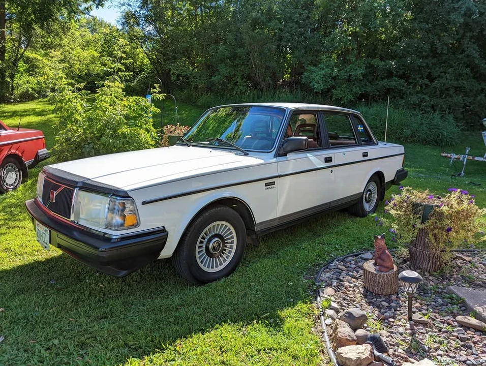 1987 Volvo 244 - Image 2 of 19