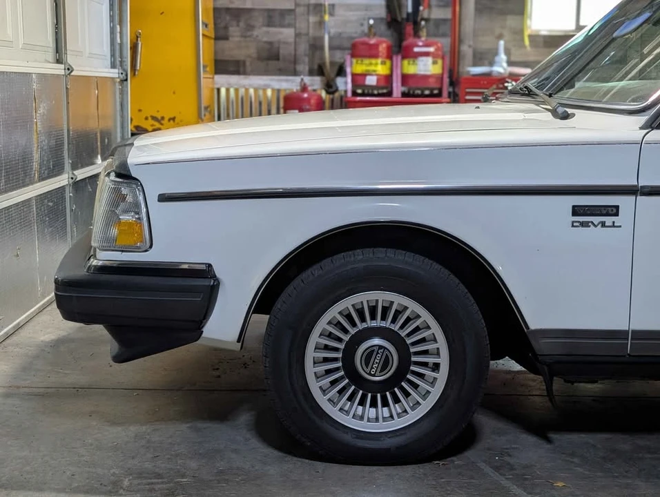 1987 Volvo 244 - Image 15 of 19