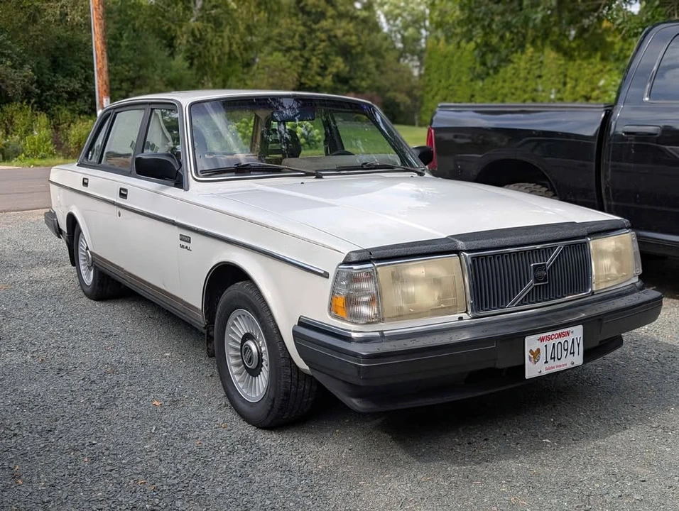 1987 Volvo 244 - Image 6 of 19