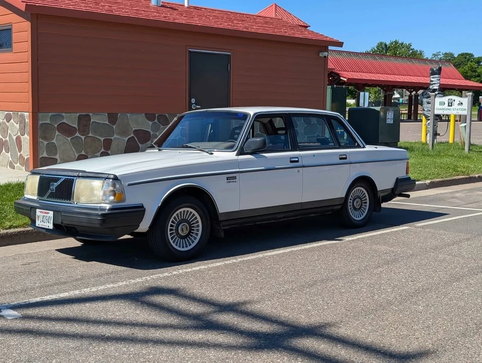 1987 Volvo 244 - Image 19 of 19