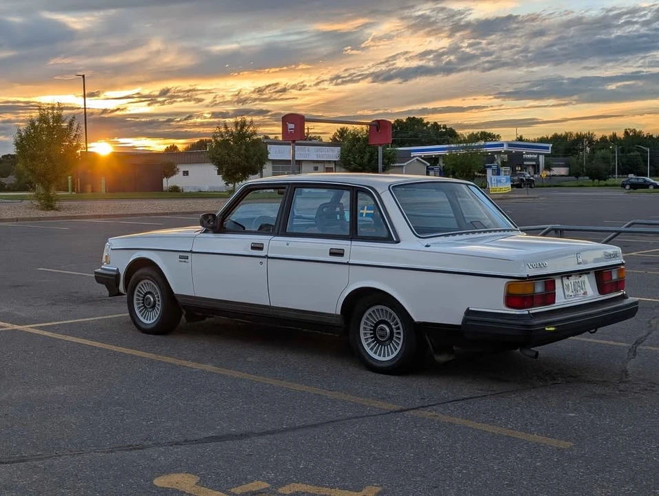 1987 Volvo 244 - Image 18 of 19