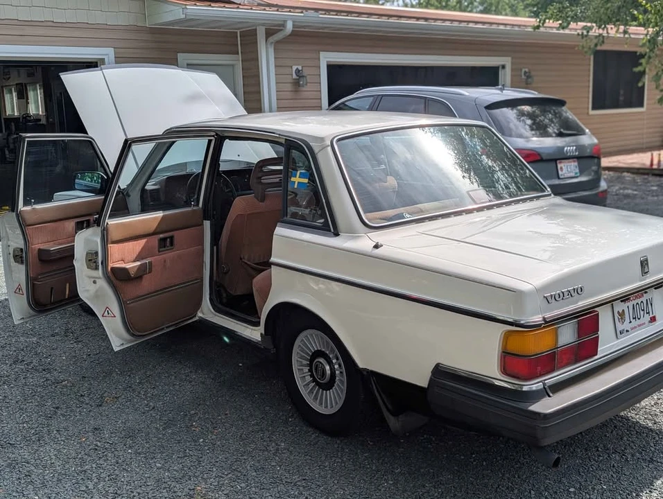 1987 Volvo 244 - Image 7 of 19