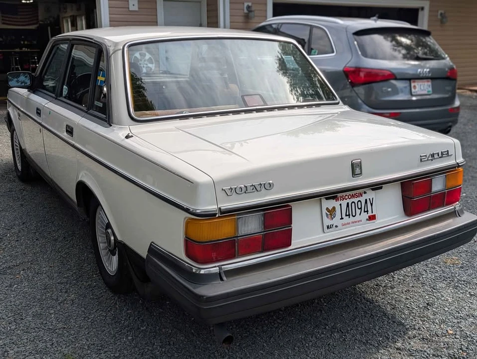 1987 Volvo 244 - Image 4 of 19