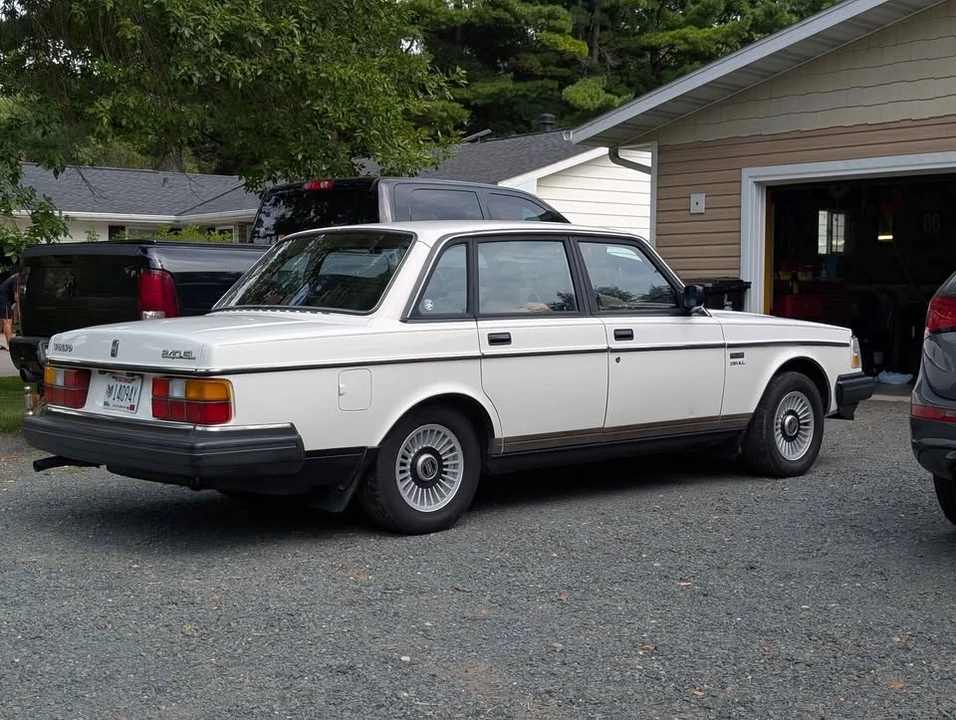 1987 Volvo 244 - Image 3 of 19