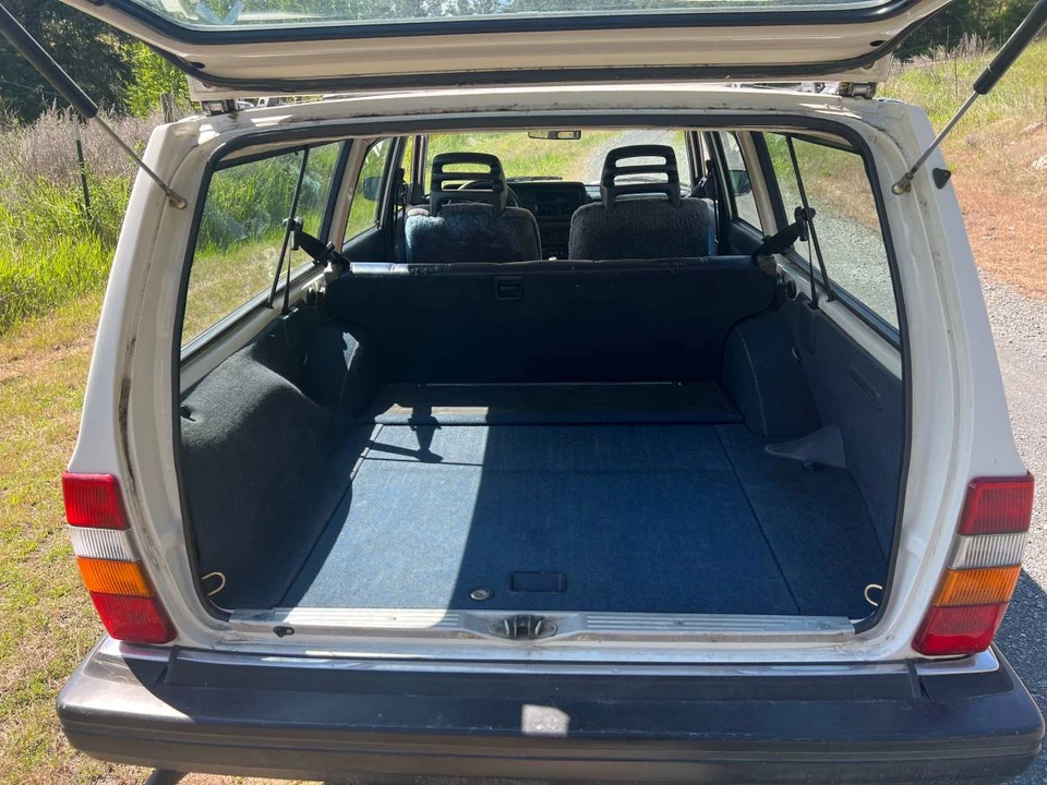 1987 Volvo 245 - Image 6 of 9