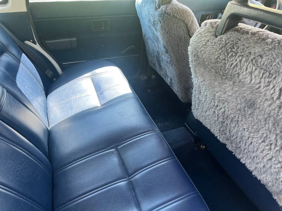 1987 Volvo 245 - Image 8 of 9
