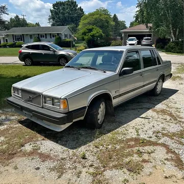 1987 Volvo 740 GLE Sedan