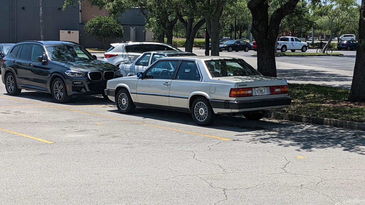 1987 Volvo 780 - Image 14 of 31