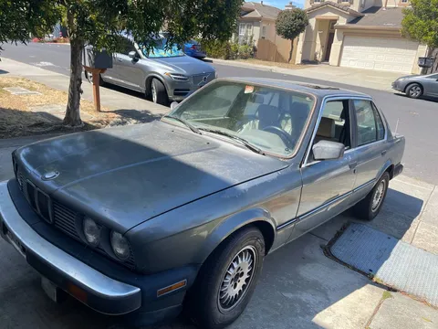1989 BMW E30 325i Sedan