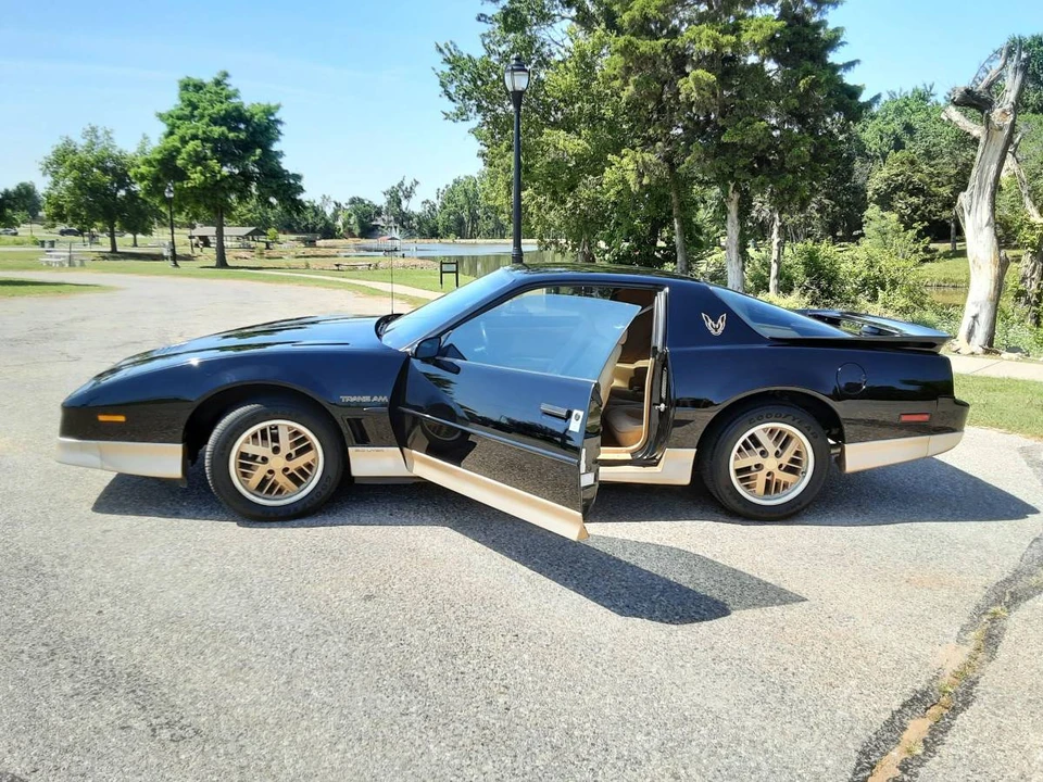 1987 Pontiac Firebird Trans Am 3rd Gen - Image 4 of 9