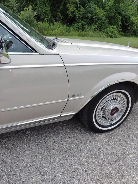 1987 Lincoln Continental 7th Gen - Image 8 of 24