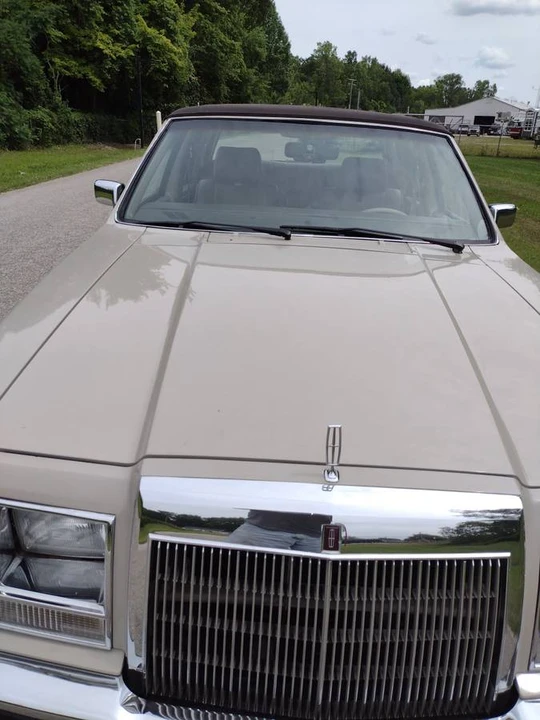 1987 Lincoln Continental 7th Gen - Image 9 of 24
