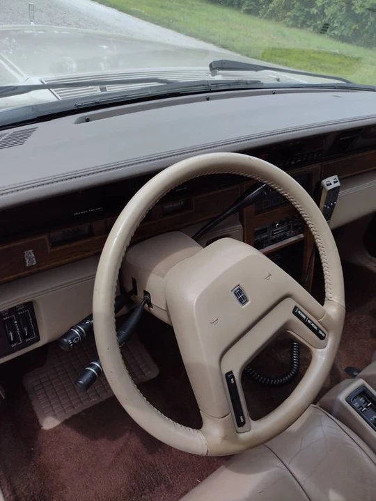 1987 Lincoln Continental 7th Gen - Image 13 of 24