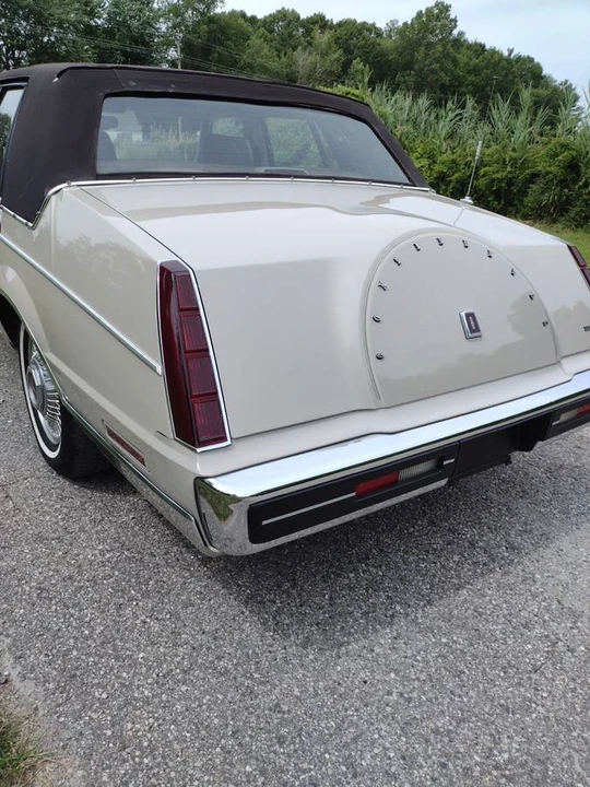 1987 Lincoln Continental 7th Gen - Image 2 of 24