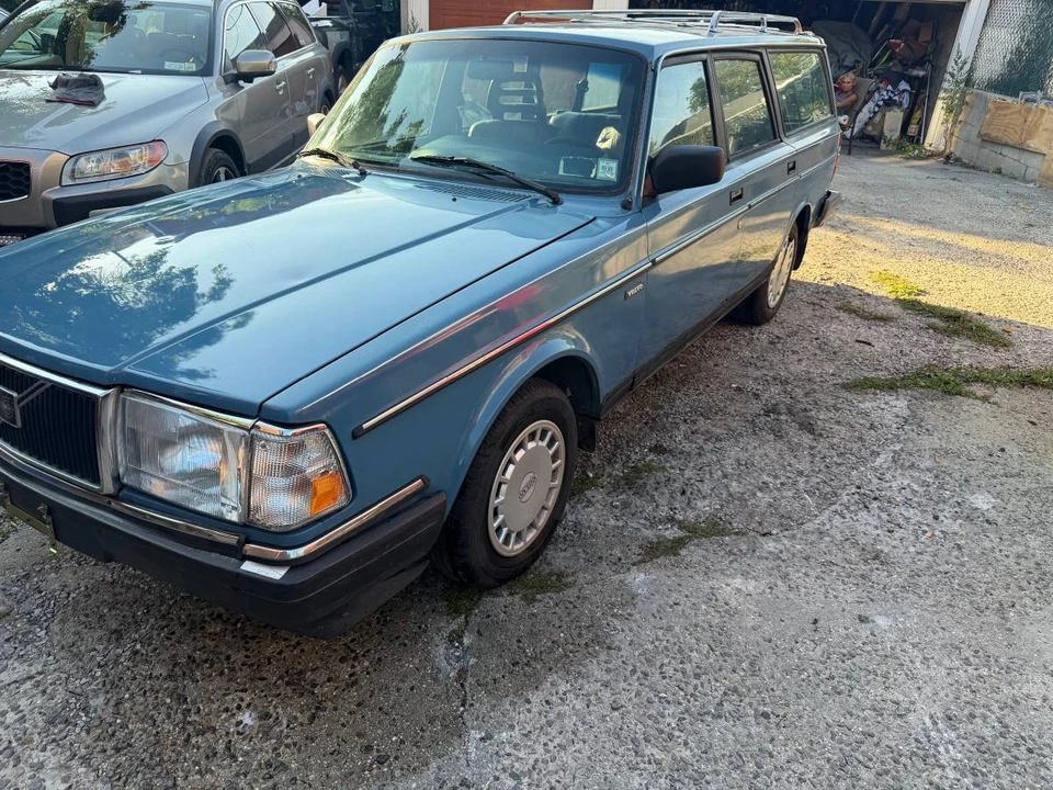 1987 Volvo 245 - Image 3 of 20